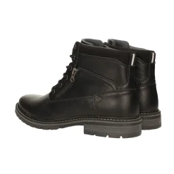 Anfibi con suola carrarmato.