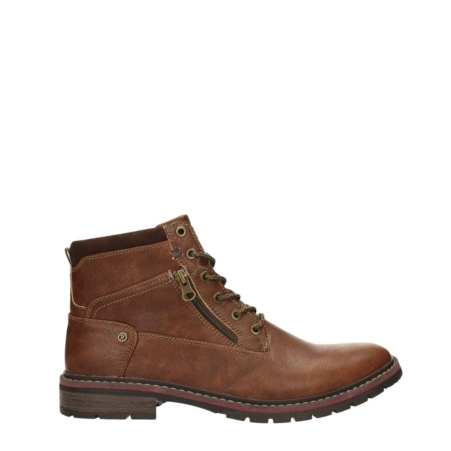 Anfibi con suola carrarmato.