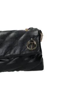 Borsa a tracolla con patta a chiusura.