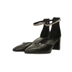 Décolleté a punta con cinturino con strass. Tacco alto 6cm