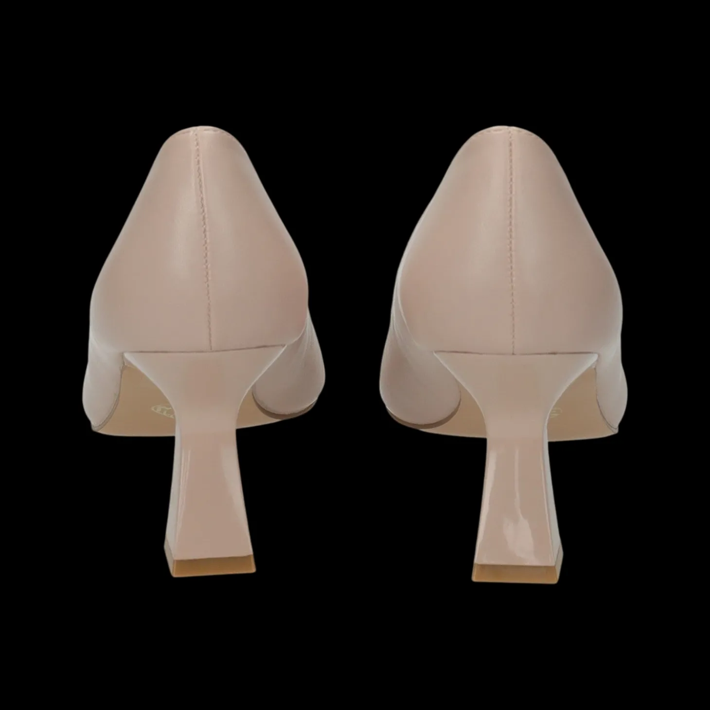 Décolleté con tacco a rocchetto. Tacco alto 6cm