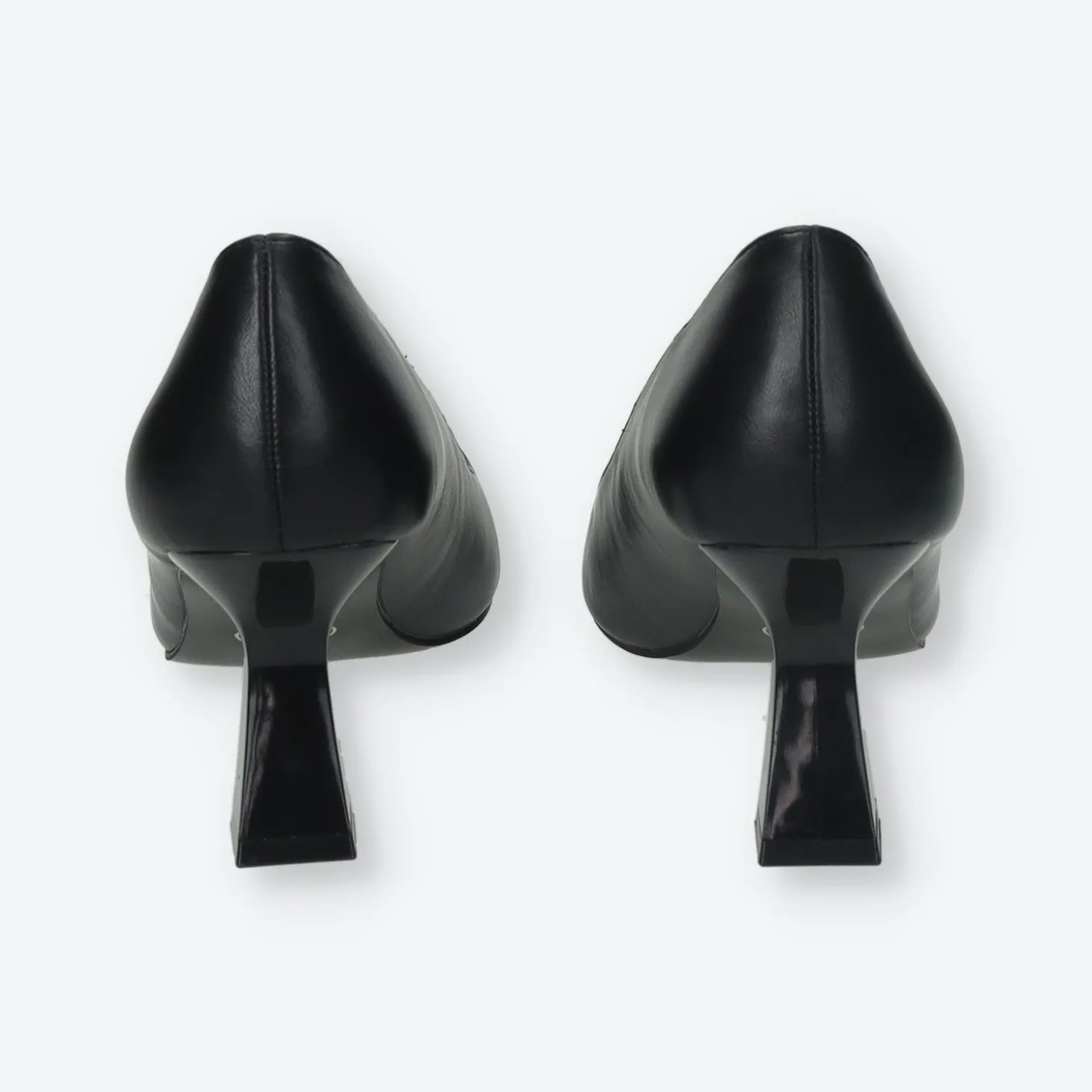 Décolleté con tacco a rocchetto. Tacco alto 6cm