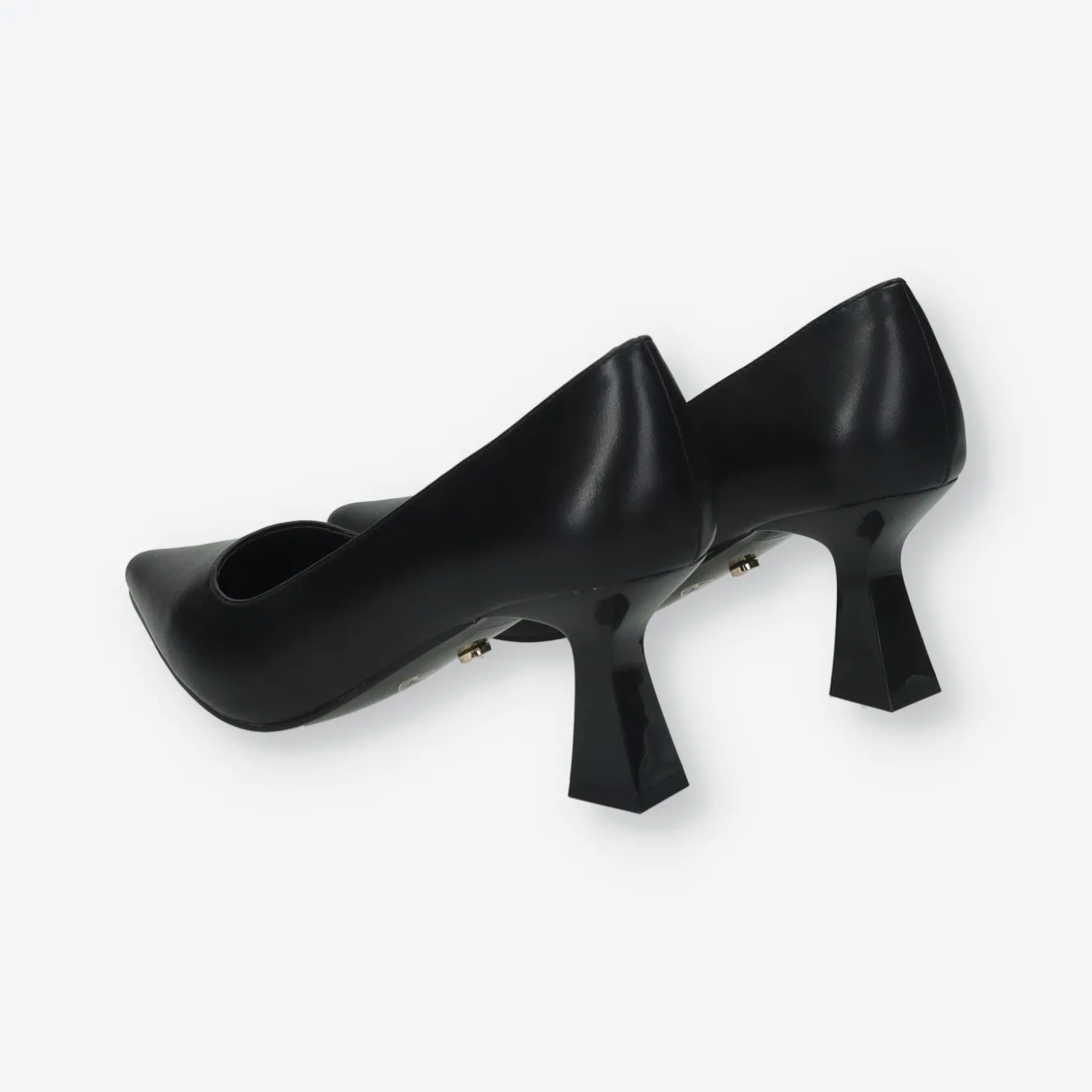 Décolleté con tacco a rocchetto. Tacco alto 6cm