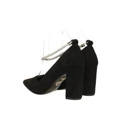 Décolleté in microfibra con cinturino alla caviglia con strass. Tacco alto 8cm