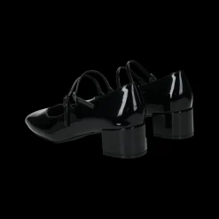 Dècolletè in vernice.