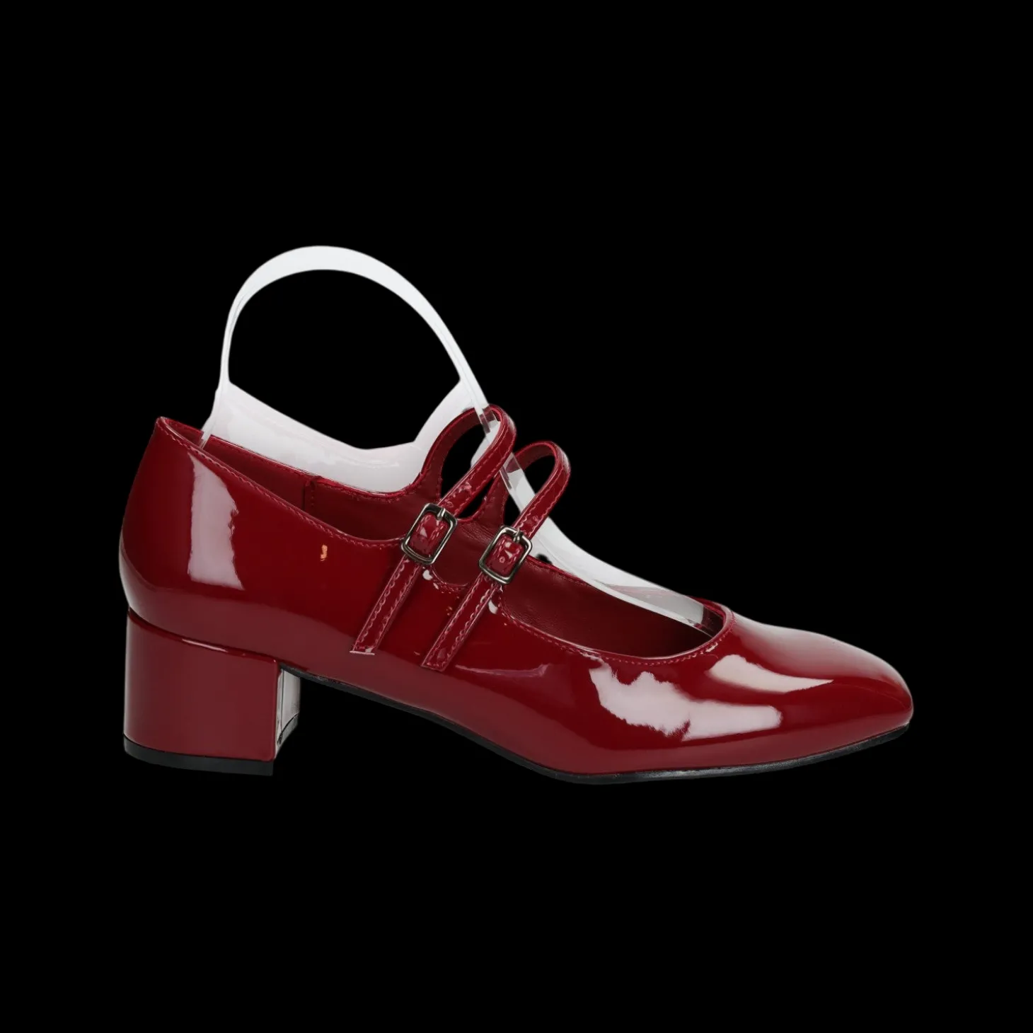 Dècolletè in vernice.