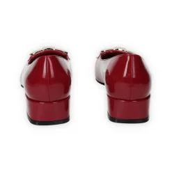 Décolleté in vernice