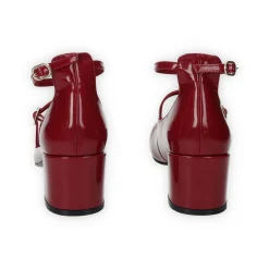 Décolleté in vernice