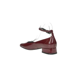 Décolleté in vernice