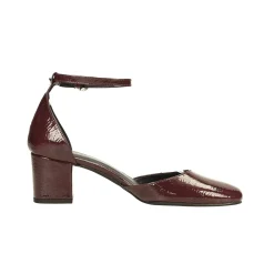 Décolleté in vernice a punta quadrata. Made in Italy. Tacco alto 5.5cm