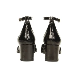 Décolleté in vernice a punta quadrata. Made in Italy. Tacco alto 5.5cm