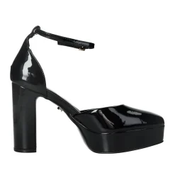 Décolleté in vernice con cinturino. Tacco alto 10.5 cm