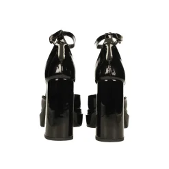 Décolleté in vernice con doppio plateau. Made in Italy. Tacco alto 11cm