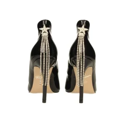 Décolleté in vernice con pendaglio. Tacco alto 10cm