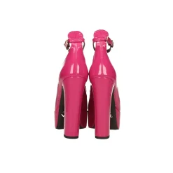 Décolleté platform in vernice. Made in Italy. Tacco alto 13.5cm