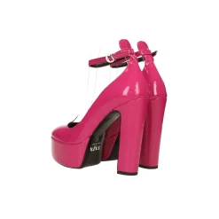 Décolleté platform in vernice. Made in Italy. Tacco alto 13.5cm