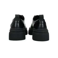 Derby con suola carrarmato.Tacco alto 4cm