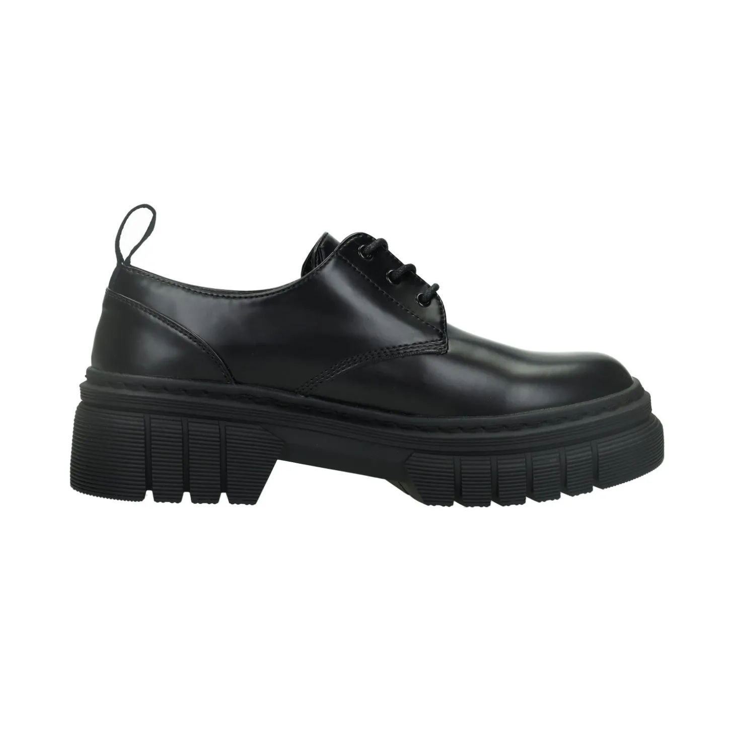 Derby con suola carrarmato.Tacco alto 4cm