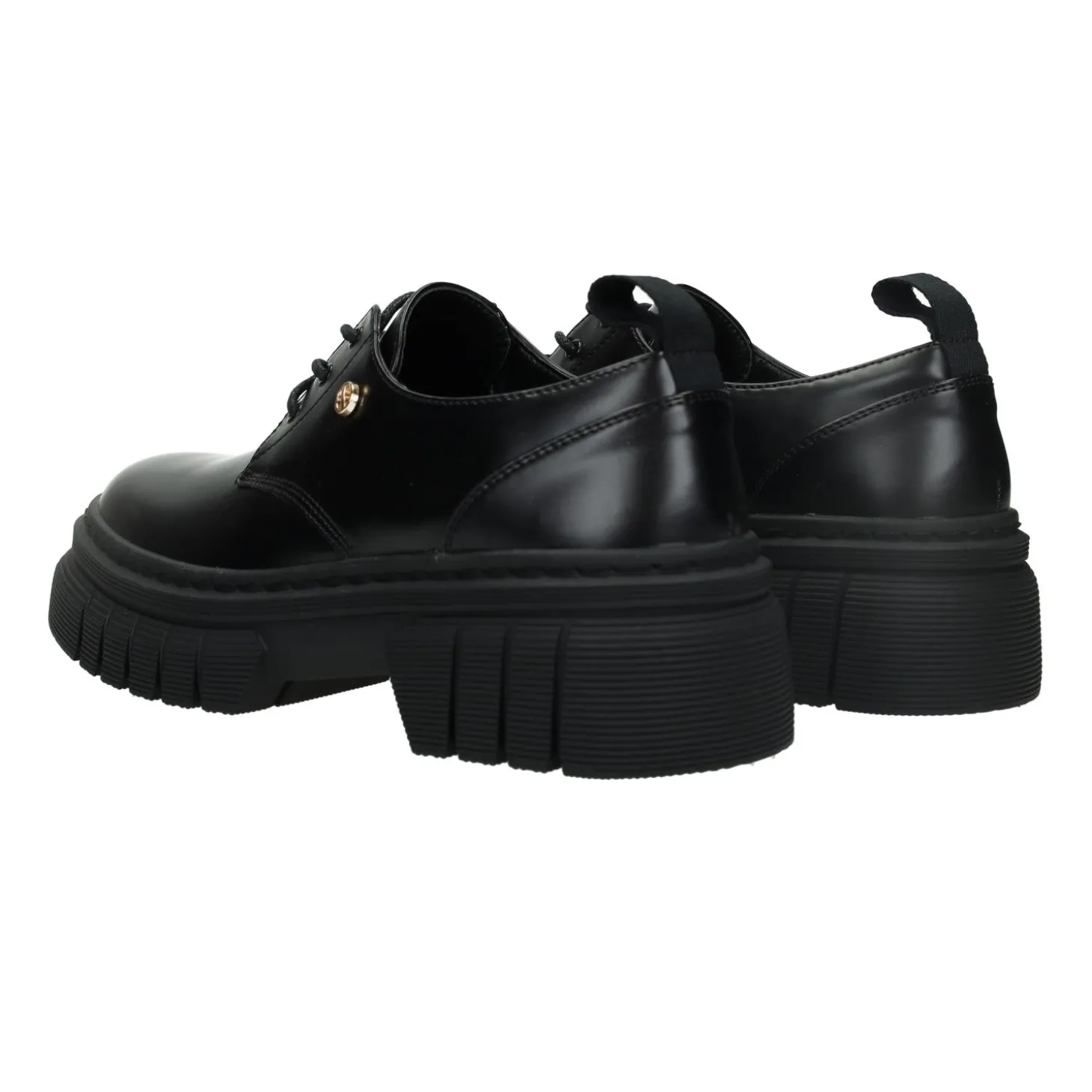 Derby con suola carrarmato.Tacco alto 4cm