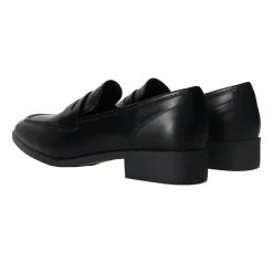 Mocassini con linguetta. Tacco alto 3cm