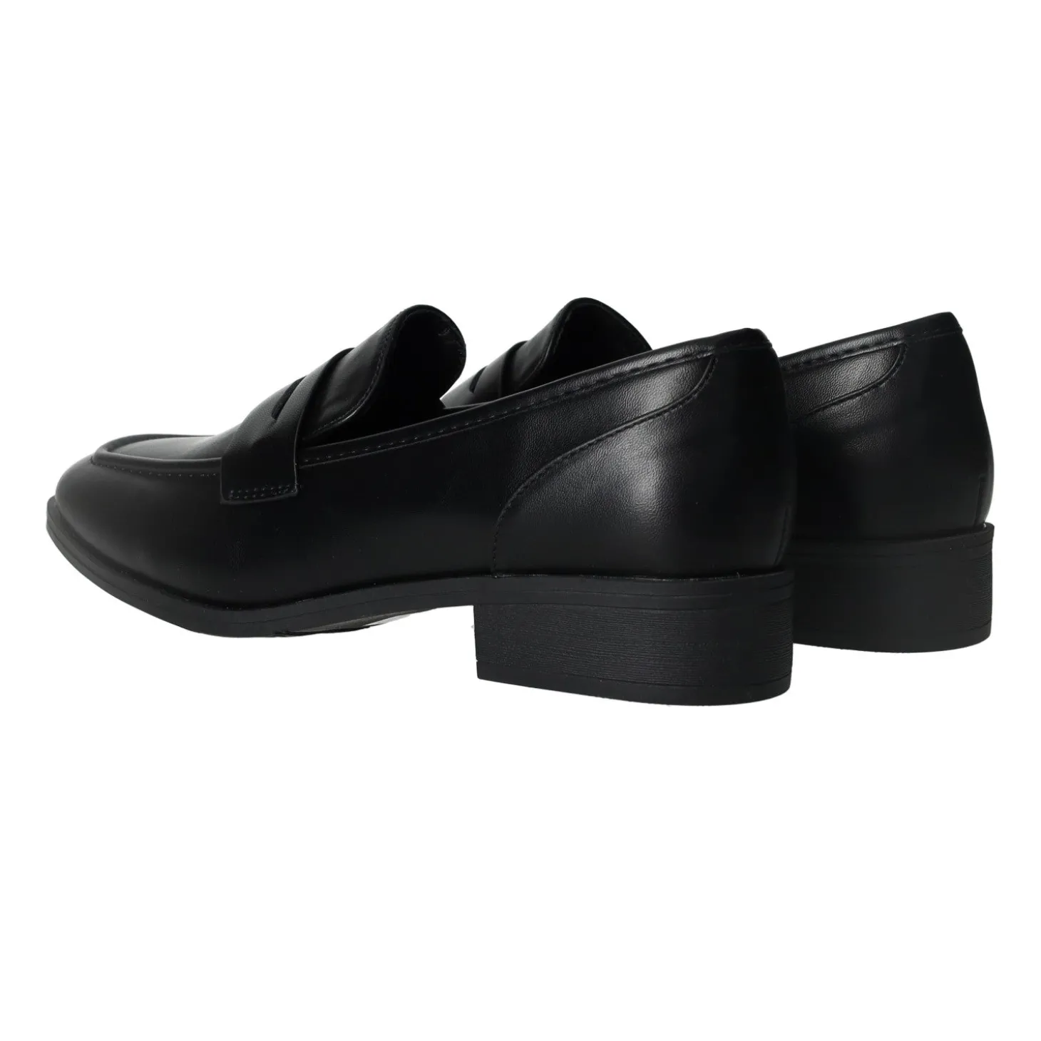 Mocassini con linguetta. Tacco alto 3cm