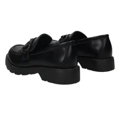 Mocassini con fibbia. Tacco alto 3cm