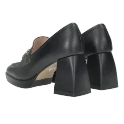 Mocassini con fibbia. Tacco alto 8cm