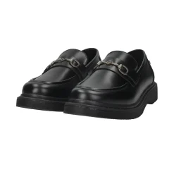 Mocassini con morsetto.Tacco alto 3 cm