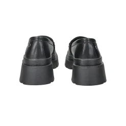 Mocassini con morsetto.Tacco alto: 4cm