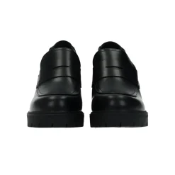 Mocassini in vernice. Tacco alto 7 cm