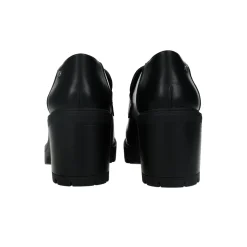 Mocassini in vernice. Tacco alto 7 cm