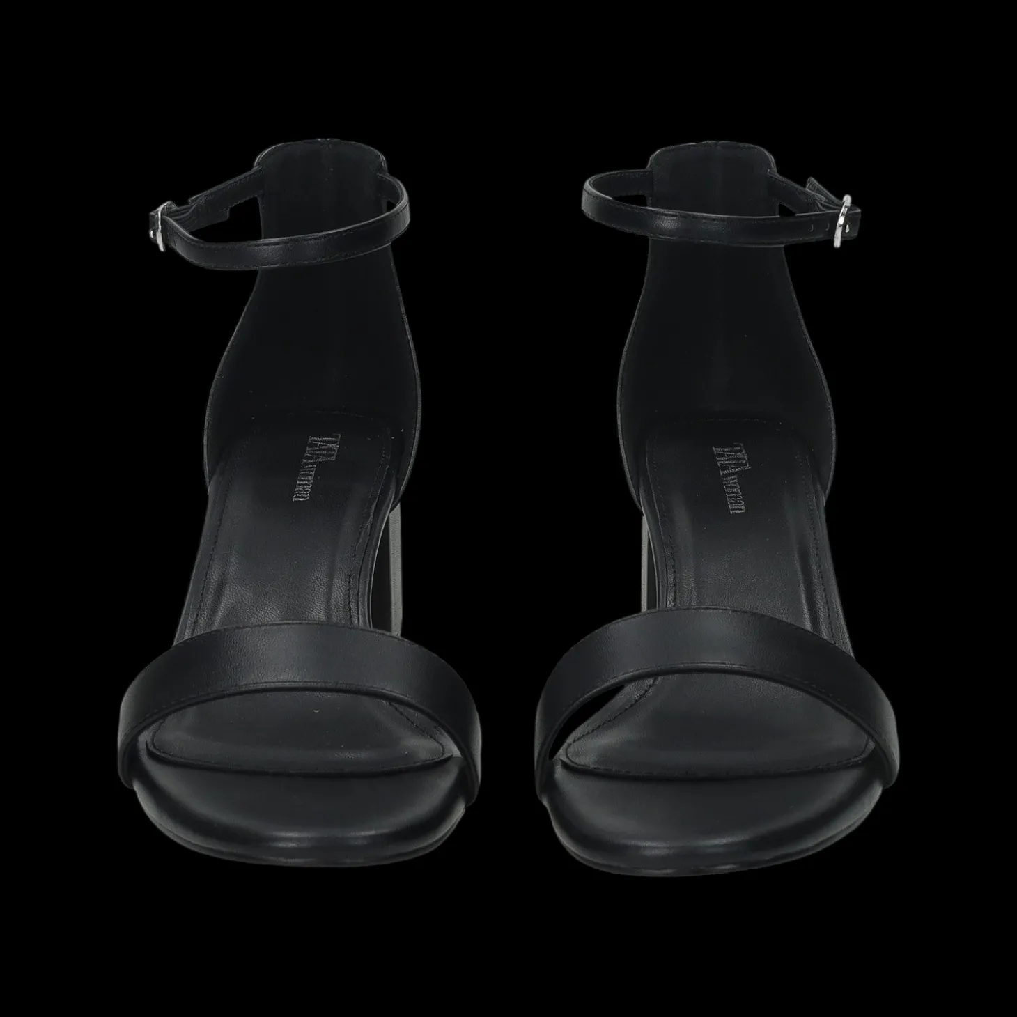 Sandali con cinturino alla caviglia.Tacco alto 5 cm