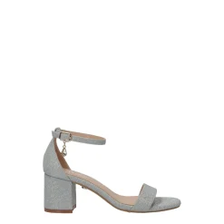 Sandali con cinturino altezza caviglia.