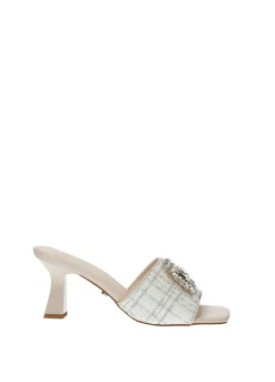 Sandali con dettaglio gioiello