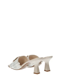 Sandali con dettaglio gioiello