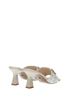 Sandali con dettaglio gioiello