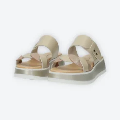 Sandali con doppio cinturino. Tacco alto 5cm