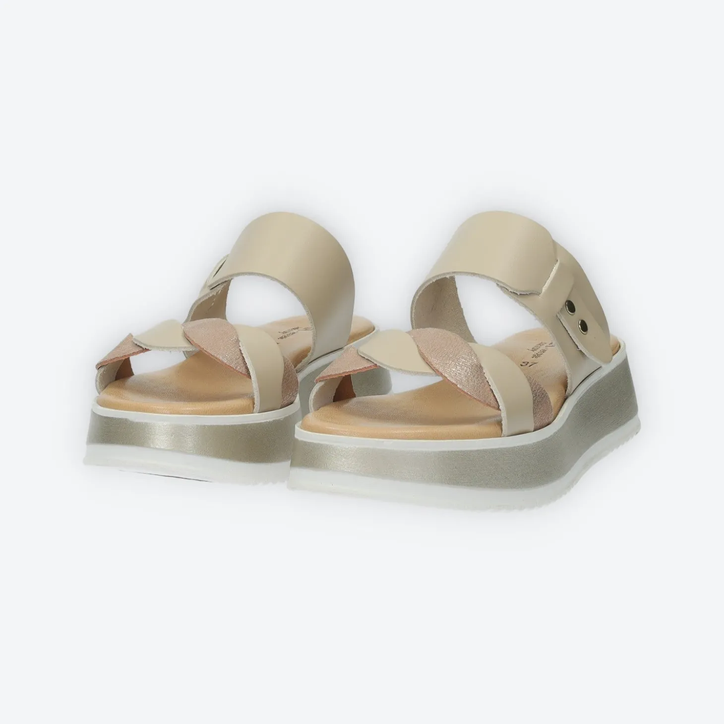 Sandali con doppio cinturino. Tacco alto 5cm