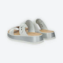 Sandali con doppio cinturino. Tacco alto 5cm