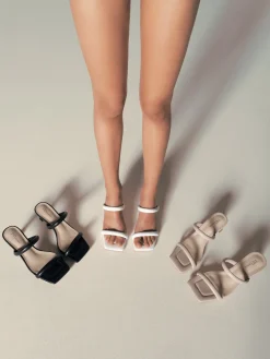 Sandali con doppio cinturino