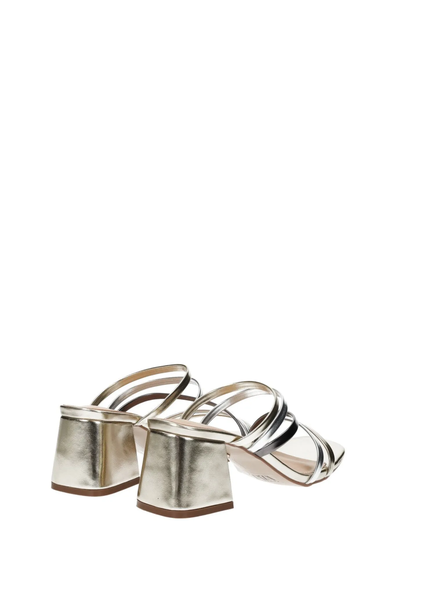 Sandali con effetto metallizzato.