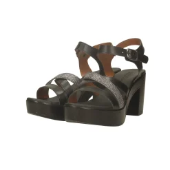 Sandali con intreccio sul davanti. Tacco alto 8.5cm