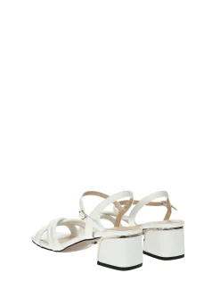 Sandali con listini incrociati