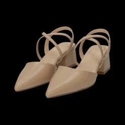 Sandali con listini intrecciati.Tacco alto 6cm.