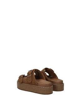 Sandali con tomaia ricamata