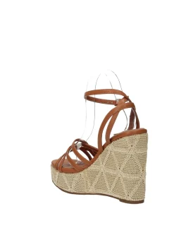 Sandali con zeppa ricamata