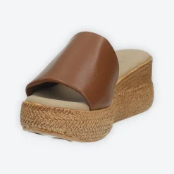 Sandali con zeppa.Altezza tacco: Made in Italy