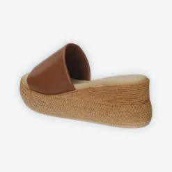 Sandali con zeppa.Altezza tacco: Made in Italy