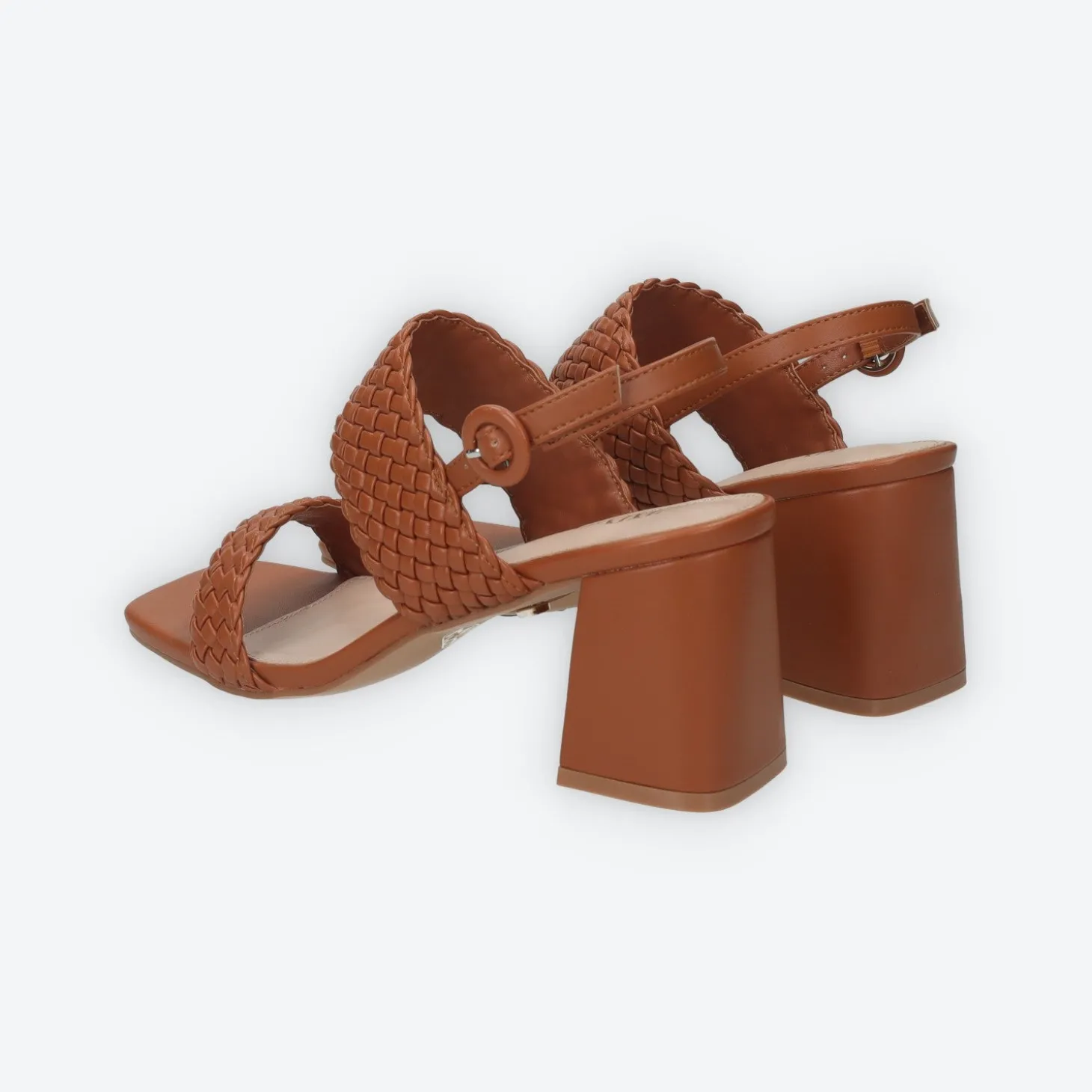 Sandali intrecciati. Tacco alto 10cm