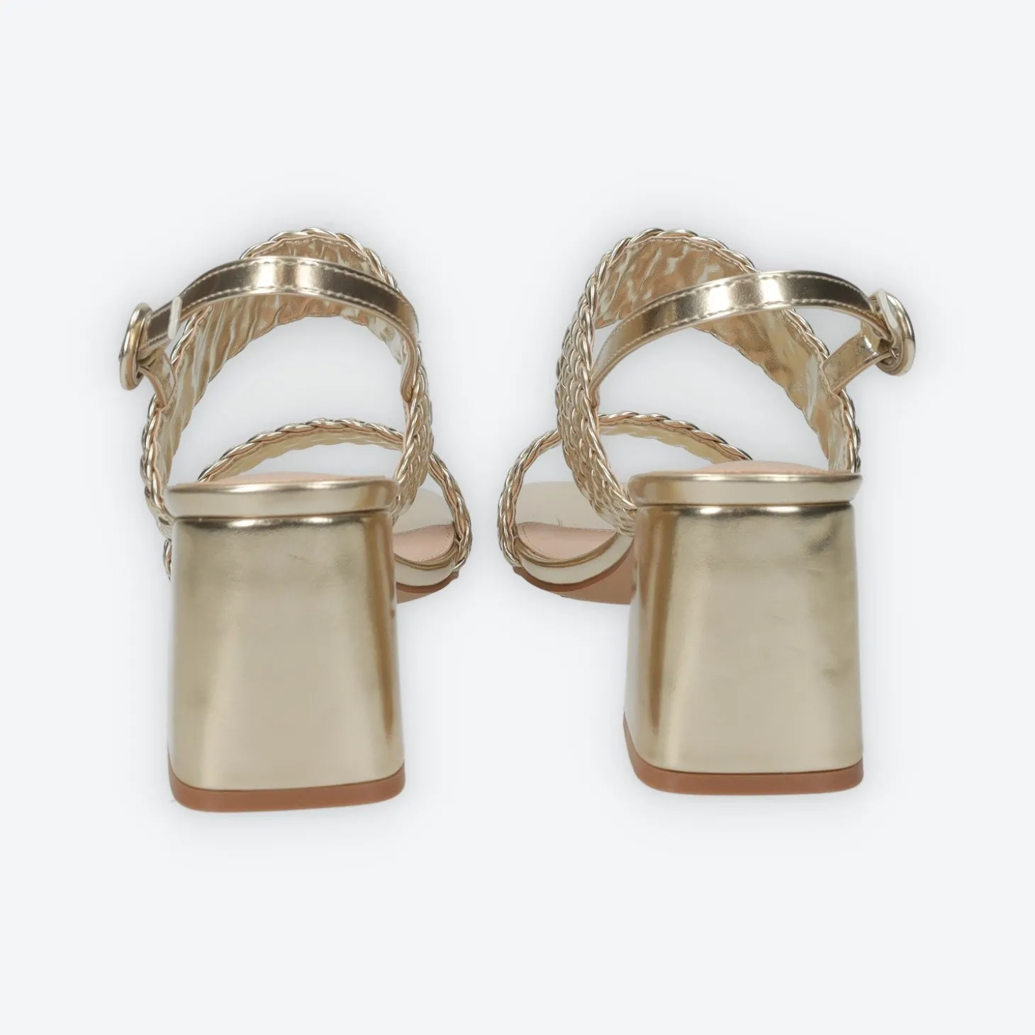 Sandali intrecciati. Tacco alto 10cm